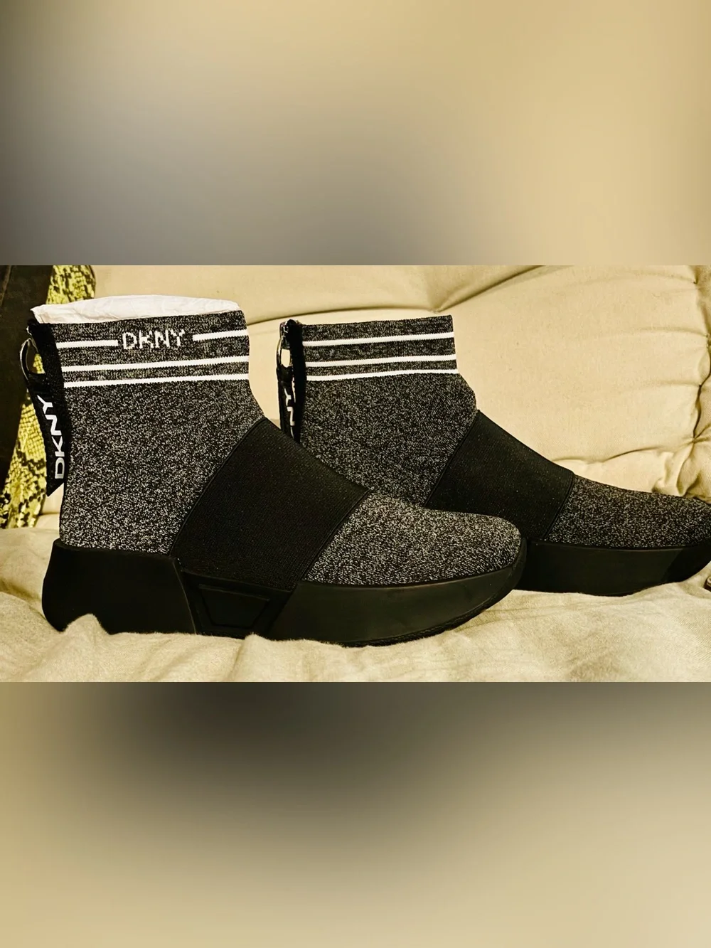 NWT DKNY K209 Reflective Knit Sock Sneakers Women’s Size 8 Slip-On with Box